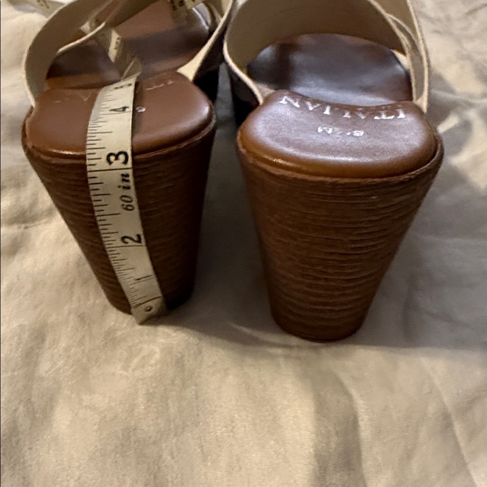 Italian Shoemakers White Textured Triple-Strap Slide Sandals - Picture 3 of 5